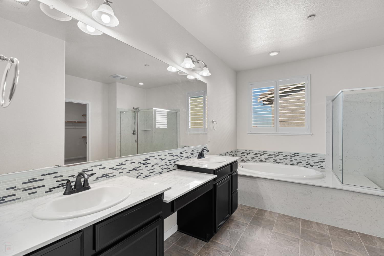 Detail Gallery Image 42 of 86 For 870 Storybook St, Manteca,  CA 95337 - 4 Beds | 3/1 Baths