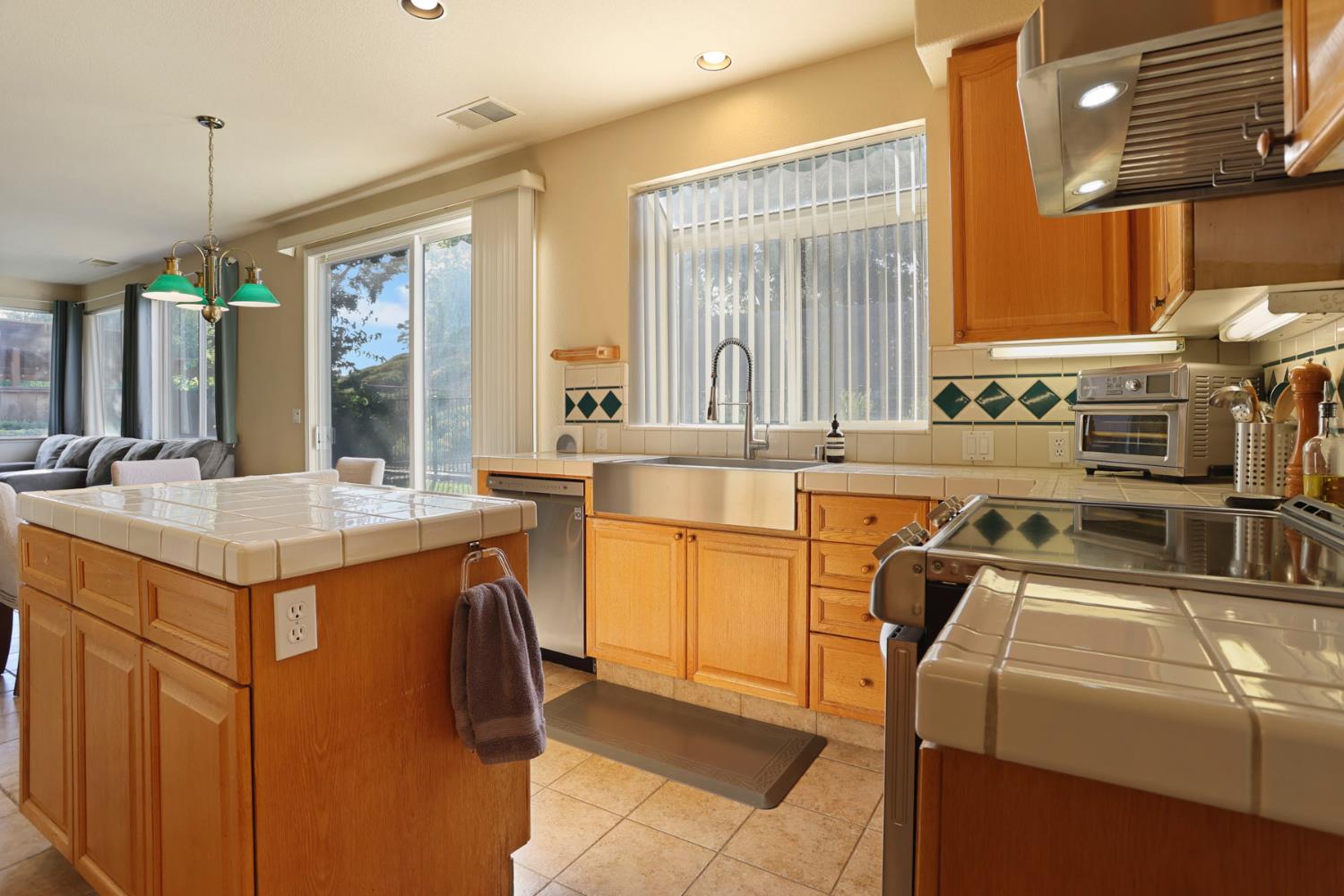 Detail Gallery Image 20 of 60 For 4240 Pinehurst Cir, Stockton,  CA 95219 - 4 Beds | 3 Baths