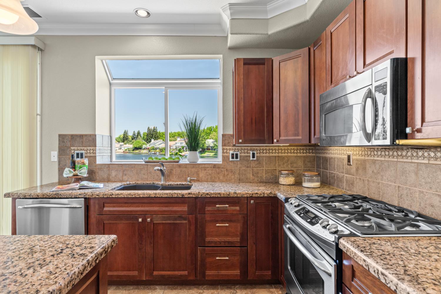 Detail Gallery Image 19 of 70 For 4231 Pinehurst Cir, Stockton,  CA 95219 - 4 Beds | 3 Baths