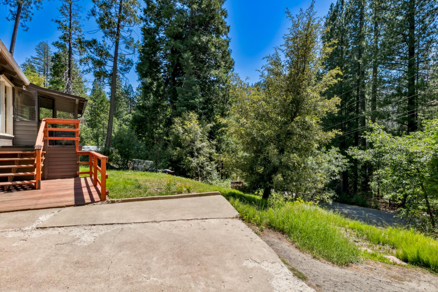 Detail Gallery Image 3 of 27 For 11663 Kyburz Dr, Kyburz,  CA 95720 - 3 Beds | 2 Baths