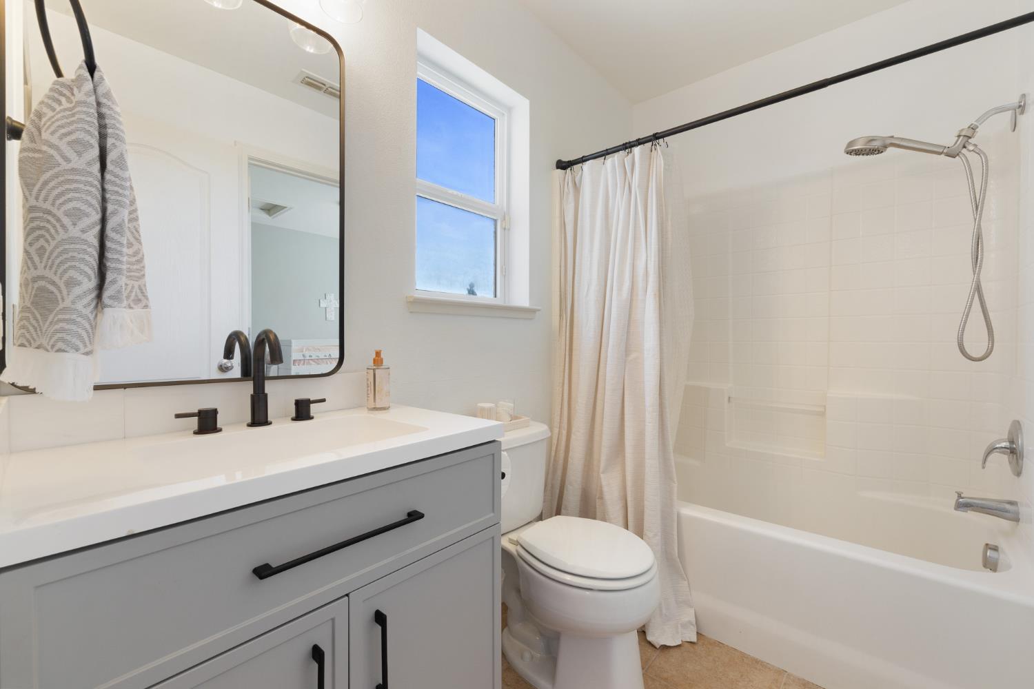 Detail Gallery Image 25 of 39 For 2312 Mountain Springs Dr, Turlock,  CA 95382 - 4 Beds | 3 Baths