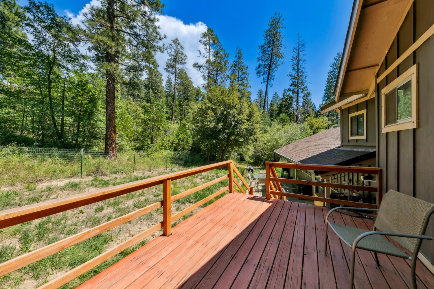 Detail Gallery Image 7 of 27 For 11663 Kyburz Dr, Kyburz,  CA 95720 - 3 Beds | 2 Baths