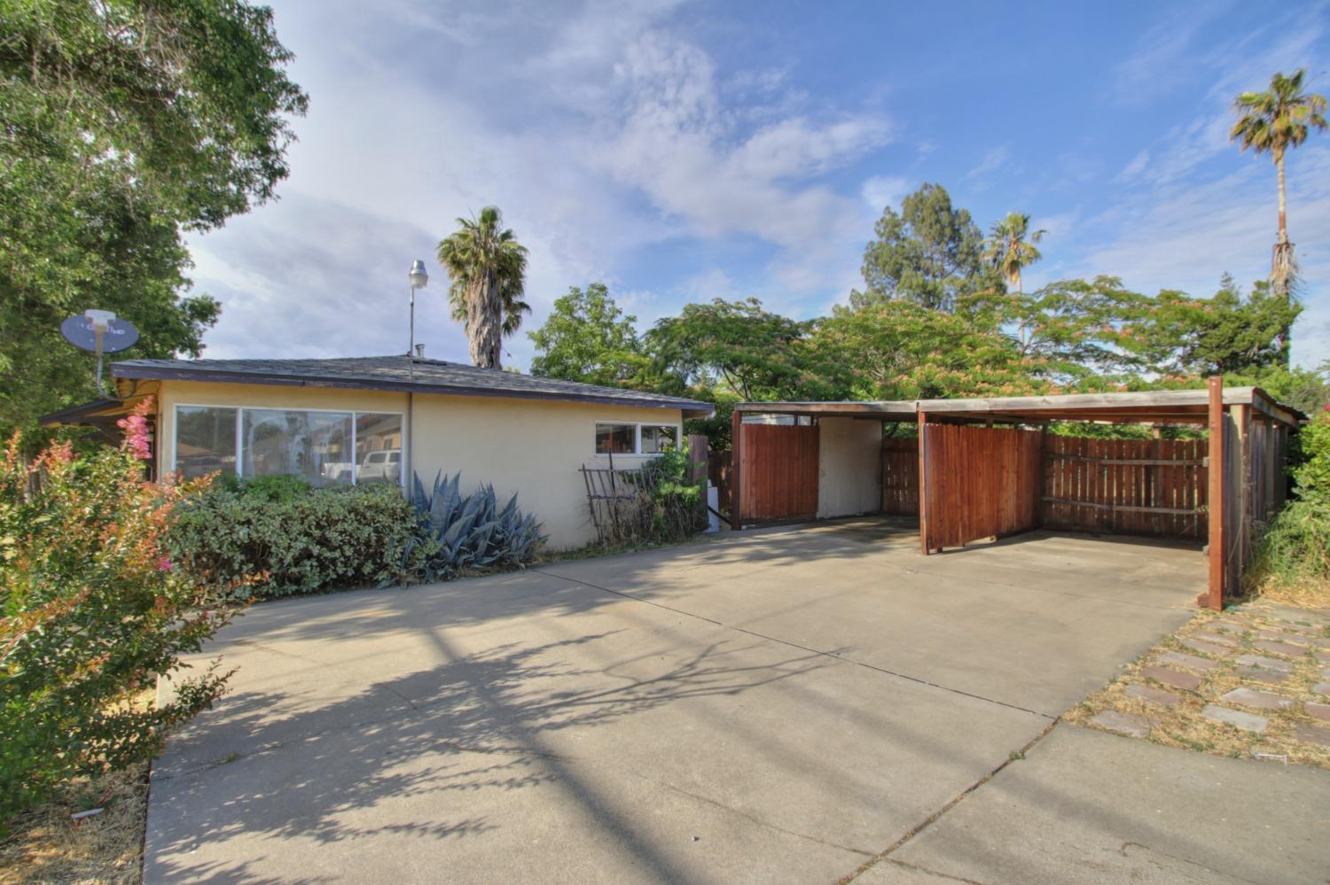 Detail Gallery Image 2 of 7 For 2372 Albatross Way, Sacramento,  CA 95815 - – Beds | – Baths