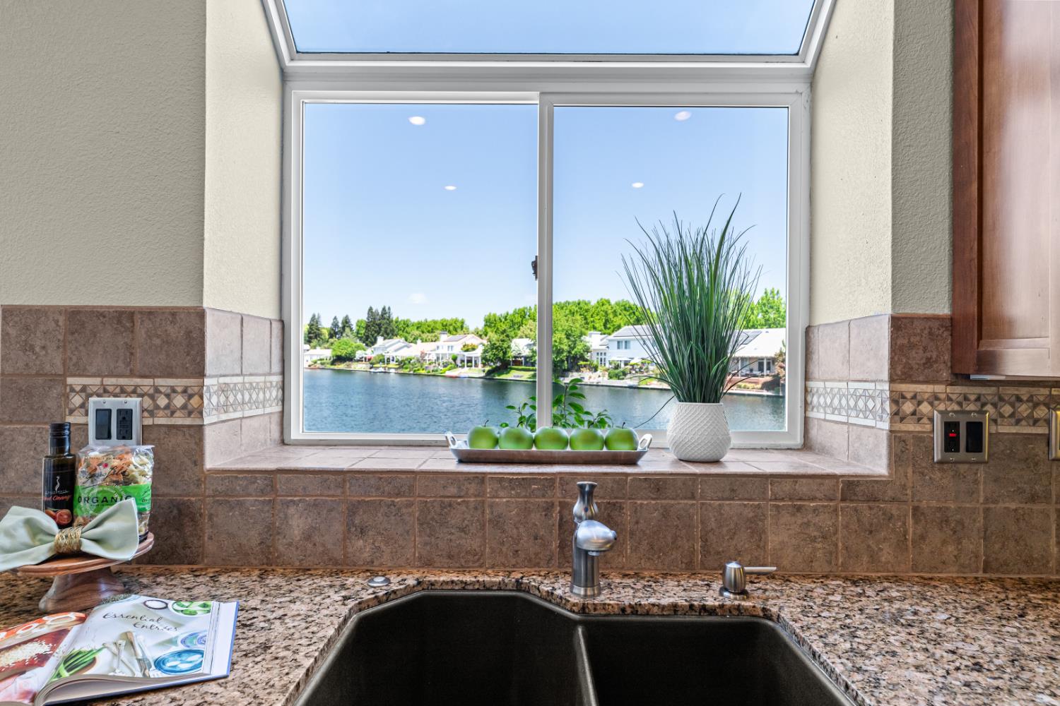 Detail Gallery Image 20 of 70 For 4231 Pinehurst Cir, Stockton,  CA 95219 - 4 Beds | 3 Baths