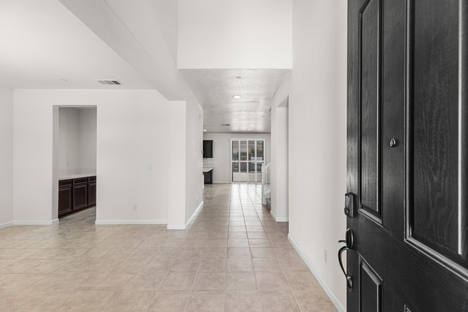 Detail Gallery Image 5 of 86 For 870 Storybook St, Manteca,  CA 95337 - 4 Beds | 3/1 Baths
