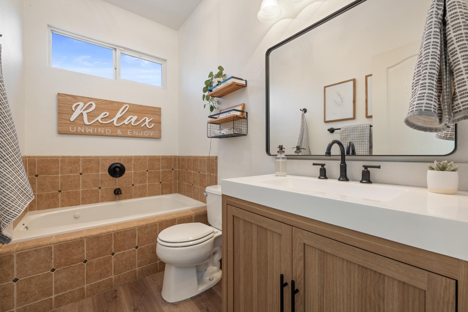 Detail Gallery Image 20 of 39 For 2312 Mountain Springs Dr, Turlock,  CA 95382 - 4 Beds | 3 Baths