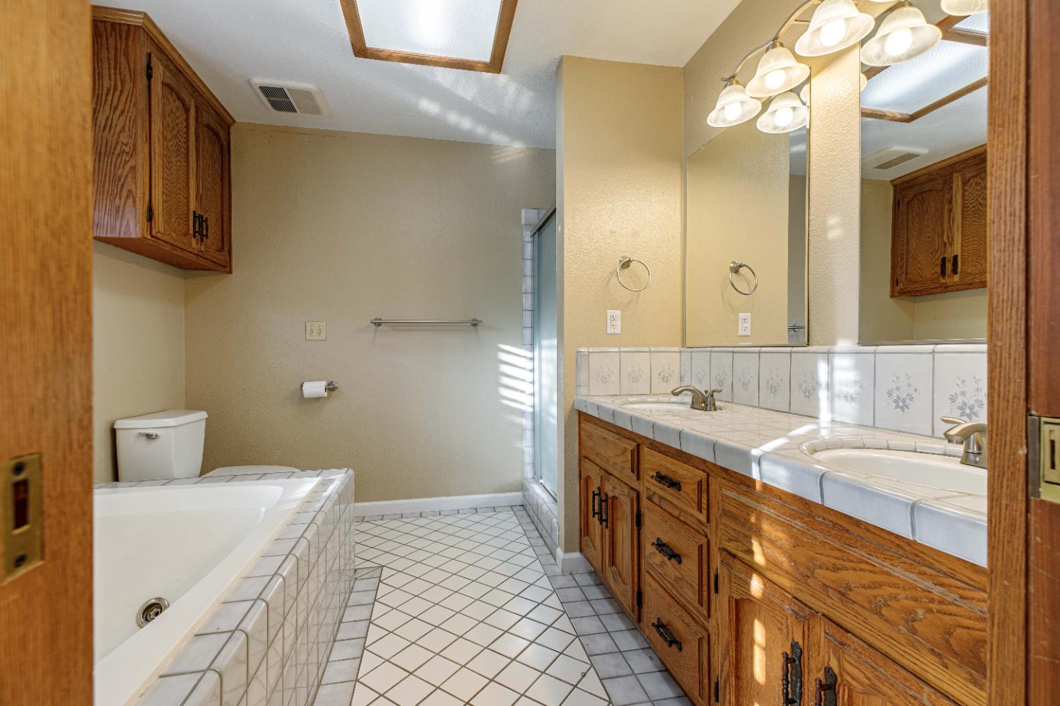 Detail Gallery Image 15 of 28 For 2408 Van Valin Pl, Modesto,  CA 95356 - 5 Beds | 2/1 Baths
