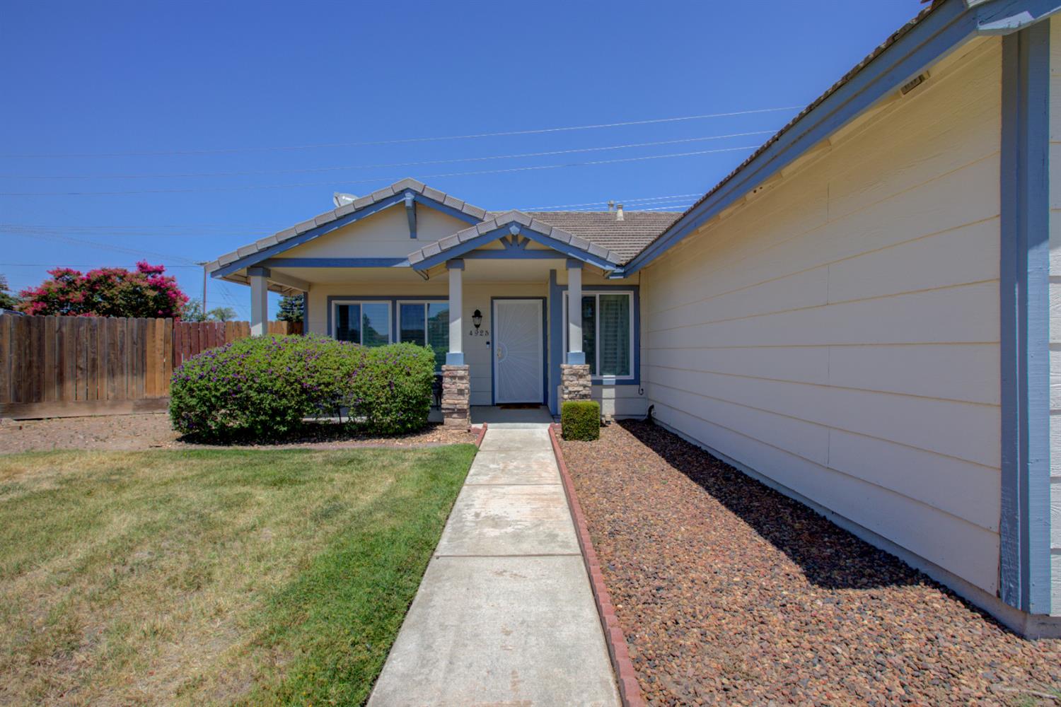 Detail Gallery Image 5 of 56 For 4925 Wild Rose Dr, Salida,  CA 95368 - 4 Beds | 2 Baths