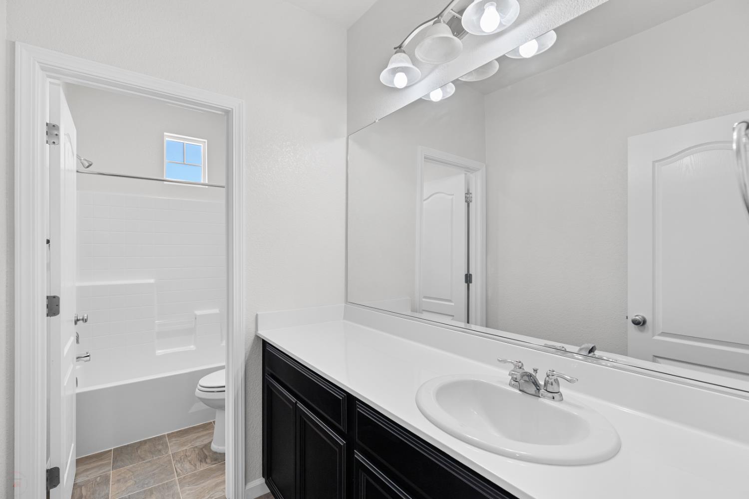 Detail Gallery Image 50 of 86 For 870 Storybook St, Manteca,  CA 95337 - 4 Beds | 3/1 Baths