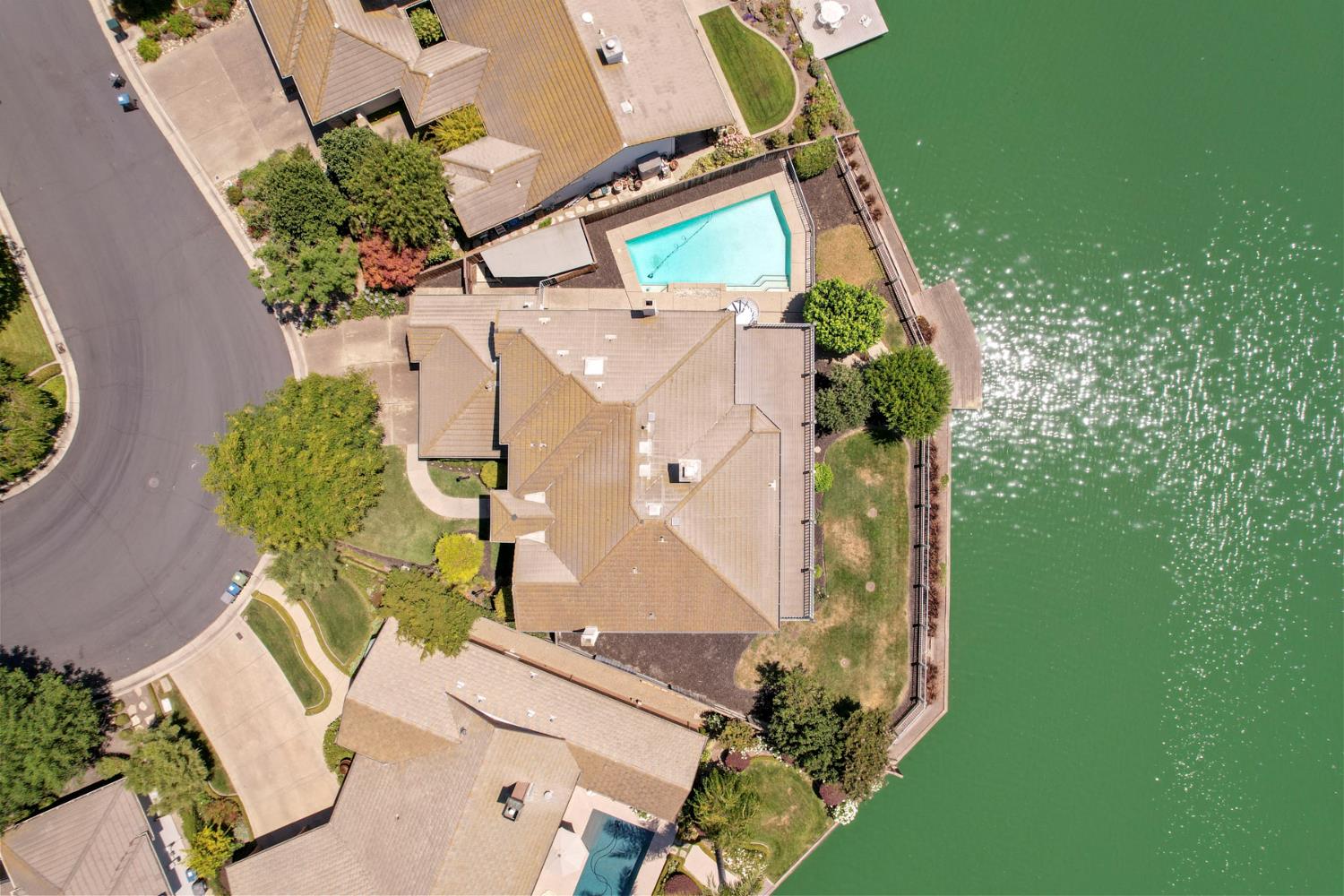 Detail Gallery Image 4 of 46 For 3551 Bluelake Cir, Stockton,  CA 95219 - 5 Beds | 4 Baths