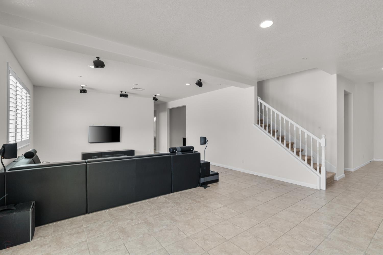 Detail Gallery Image 25 of 86 For 870 Storybook St, Manteca,  CA 95337 - 4 Beds | 3/1 Baths