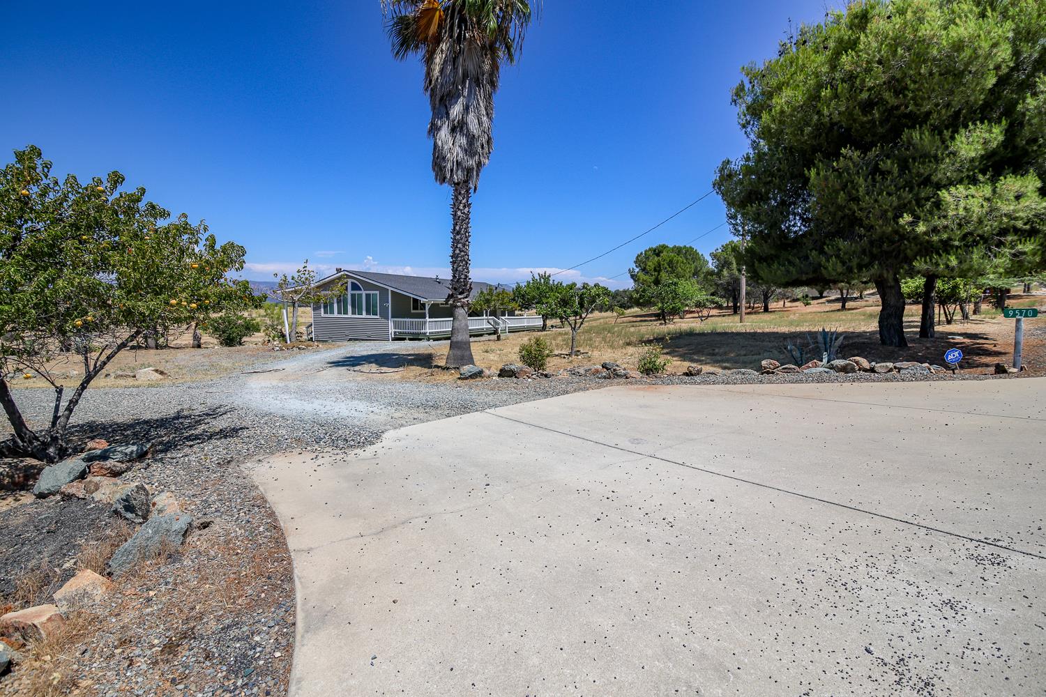 Detail Gallery Image 2 of 34 For 9570 Banderilla Dr, La Grange,  CA 95329 - 2 Beds | 3 Baths