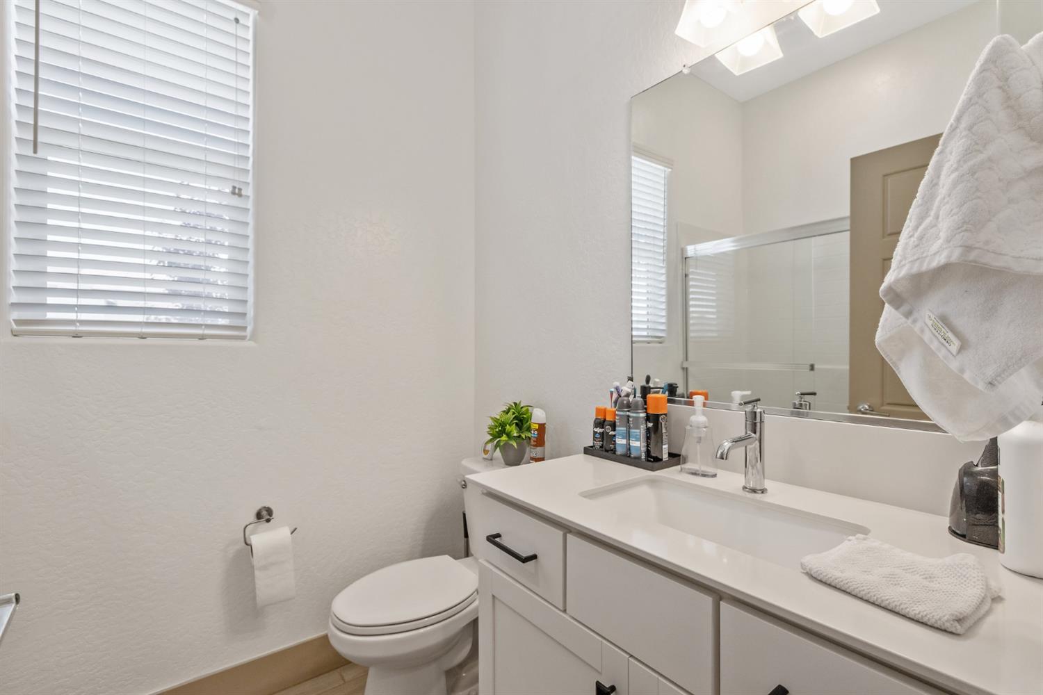 Detail Gallery Image 19 of 59 For 1938 N Frontier St, Hanford,  CA 93230 - 4 Beds | 3 Baths