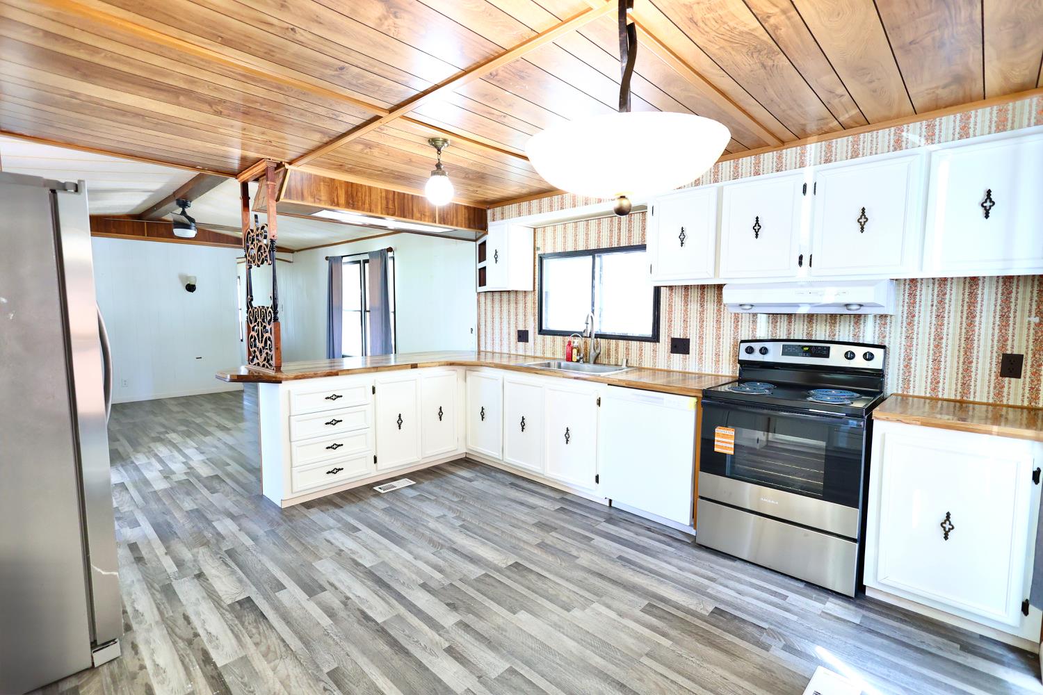 Detail Gallery Image 10 of 24 For 3950 Mack Rd 140, Sacramento,  CA 95823 - 2 Beds | 1/1 Baths