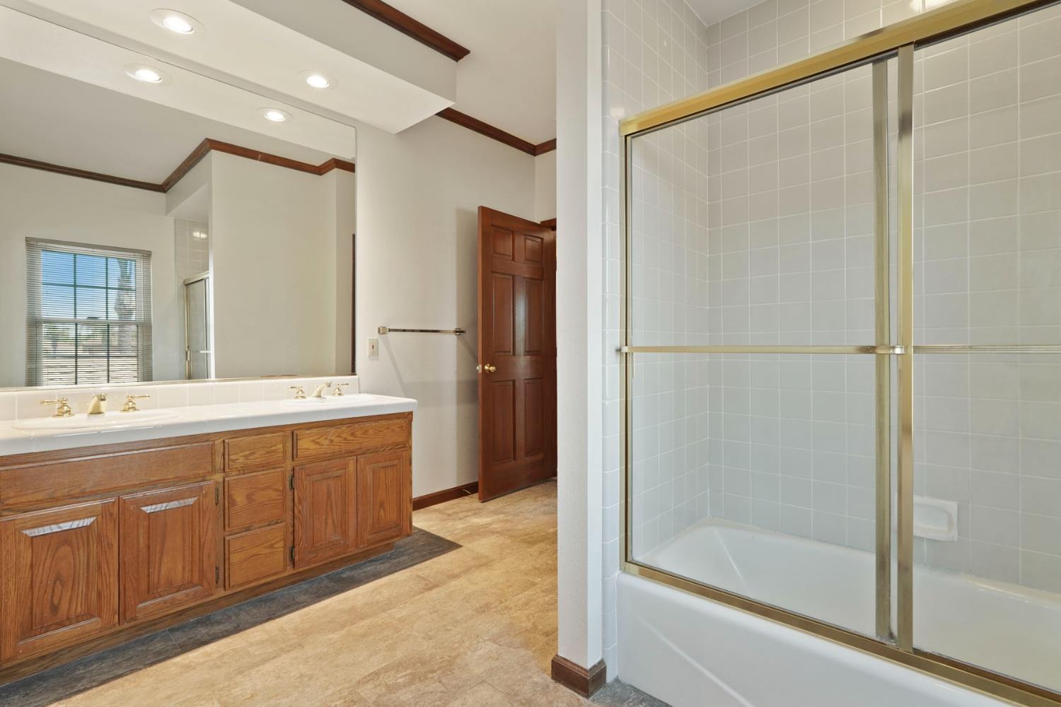 Detail Gallery Image 35 of 46 For 3551 Bluelake Cir, Stockton,  CA 95219 - 5 Beds | 4 Baths