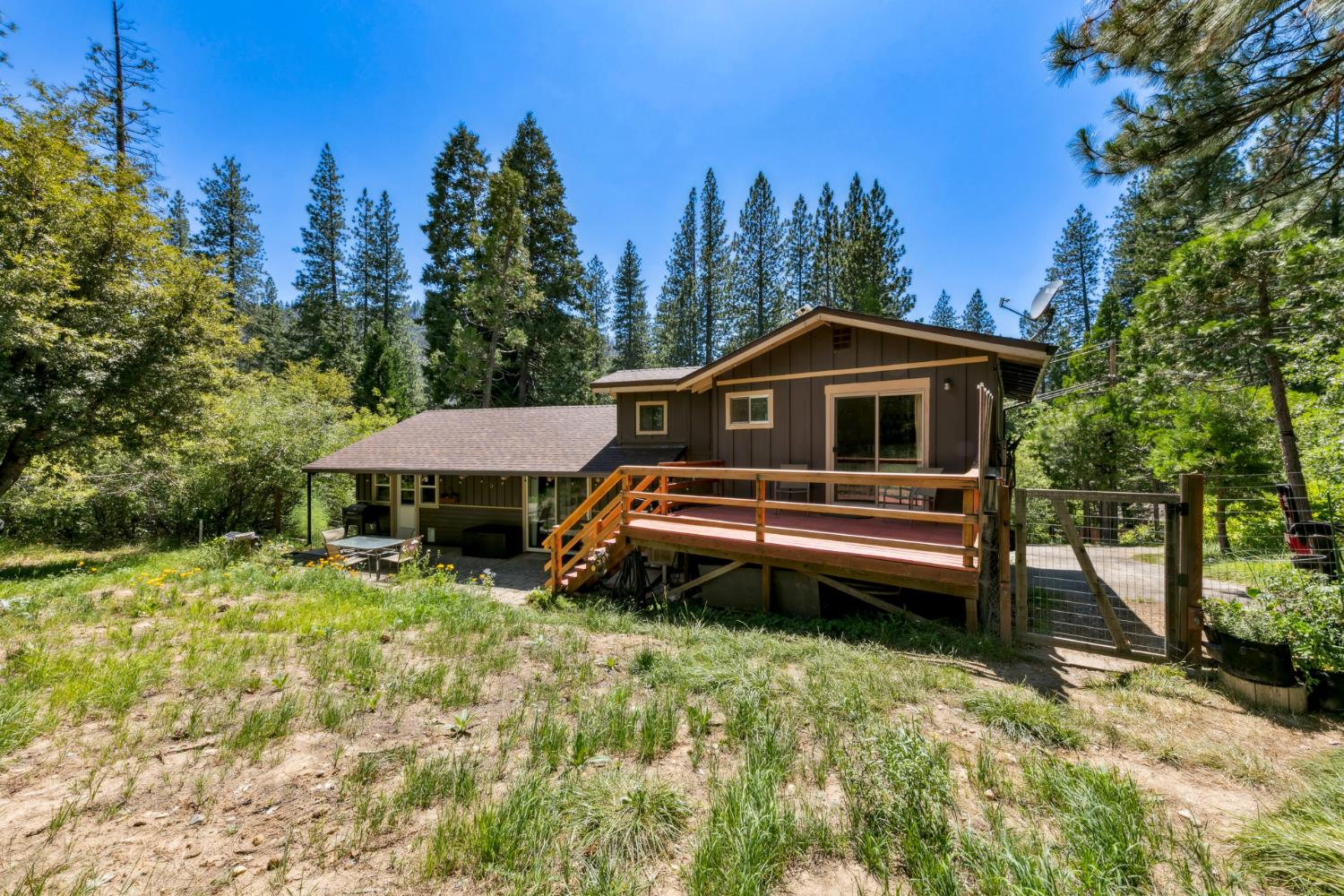 Detail Gallery Image 6 of 27 For 11663 Kyburz Dr, Kyburz,  CA 95720 - 3 Beds | 2 Baths