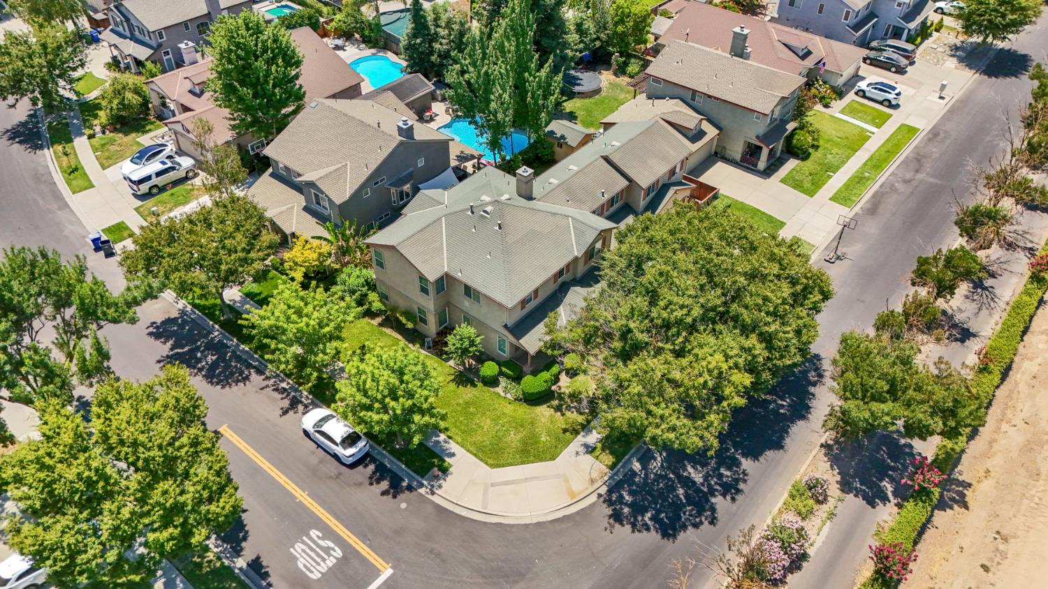 Detail Gallery Image 8 of 78 For 624 Summerton Ln, Turlock,  CA 95382 - 5 Beds | 4 Baths