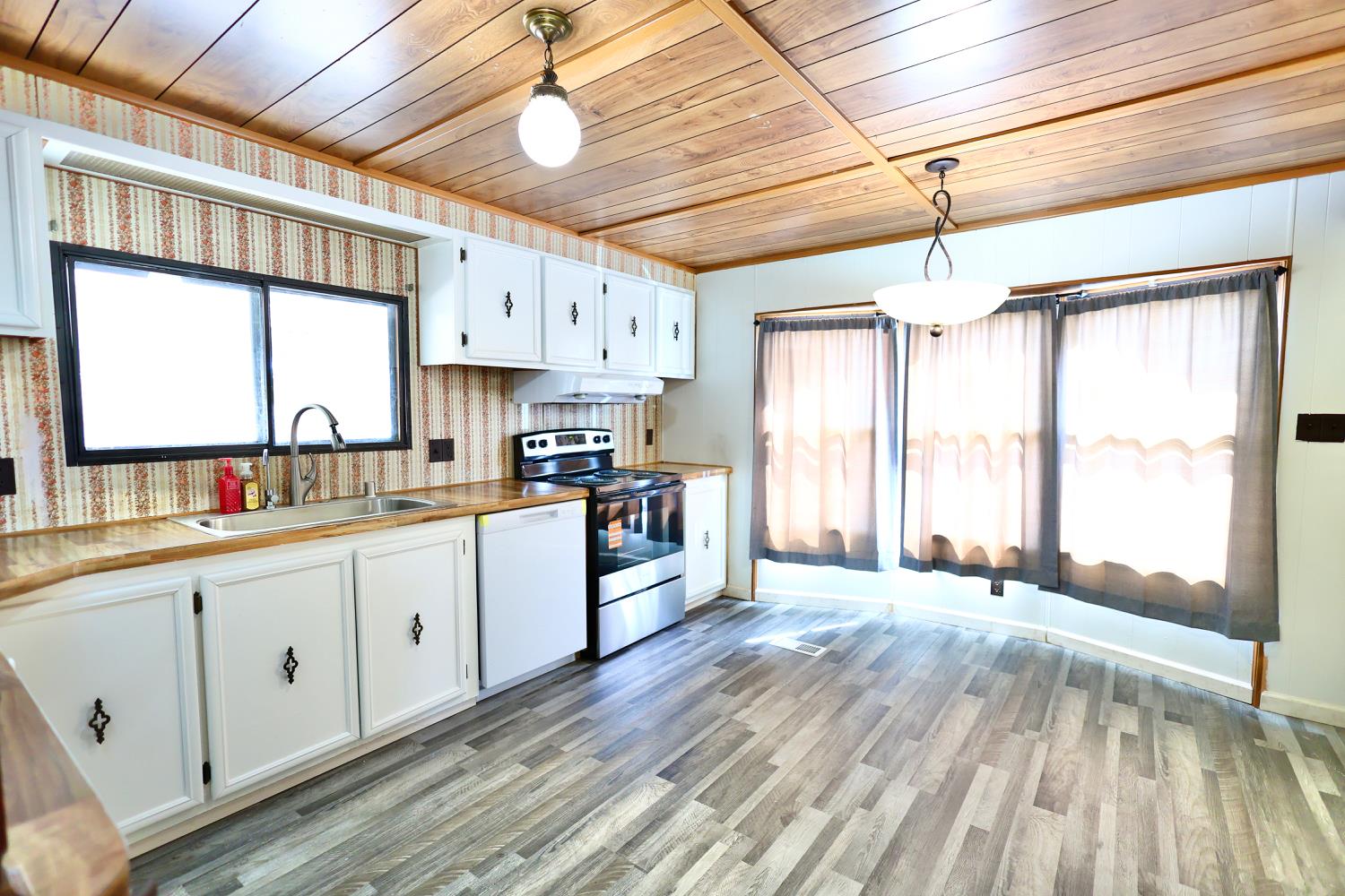 Detail Gallery Image 9 of 24 For 3950 Mack Rd 140, Sacramento,  CA 95823 - 2 Beds | 1/1 Baths