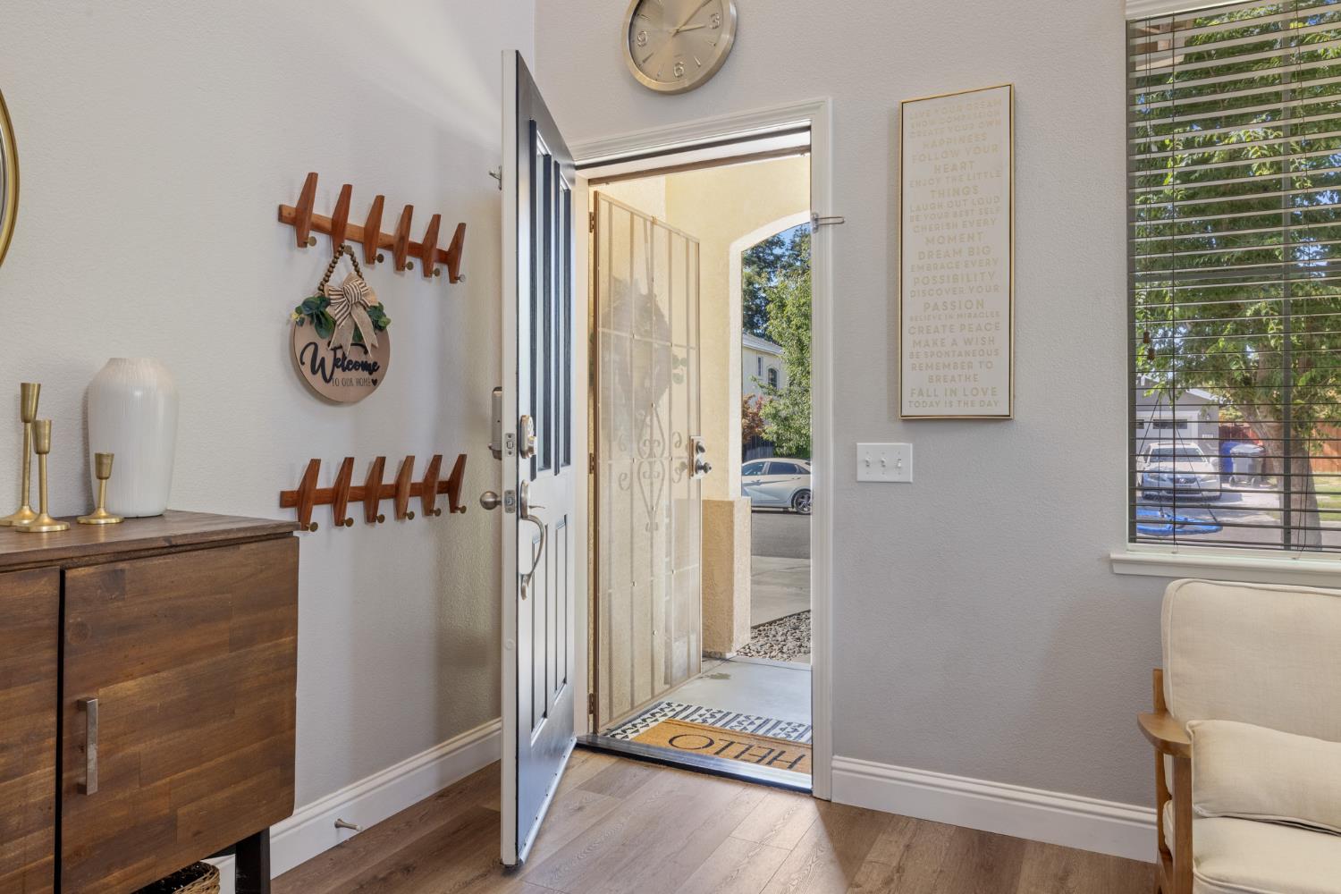 Detail Gallery Image 5 of 39 For 2312 Mountain Springs Dr, Turlock,  CA 95382 - 4 Beds | 3 Baths