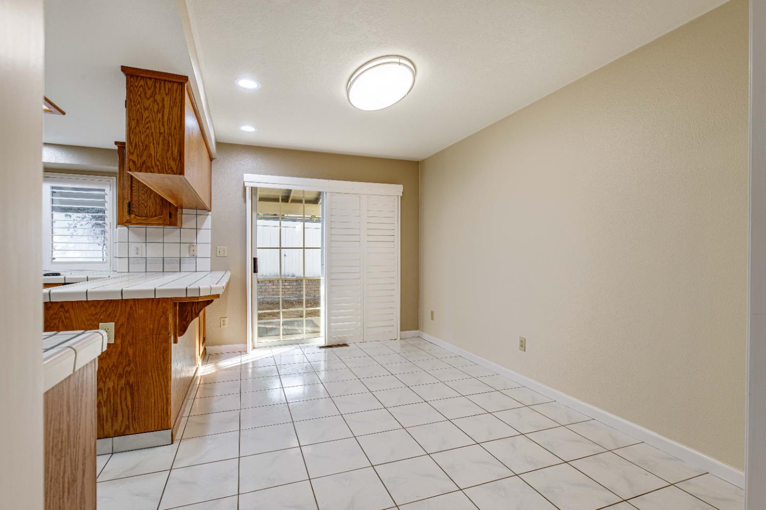 Detail Gallery Image 9 of 28 For 2408 Van Valin Pl, Modesto,  CA 95356 - 5 Beds | 2/1 Baths