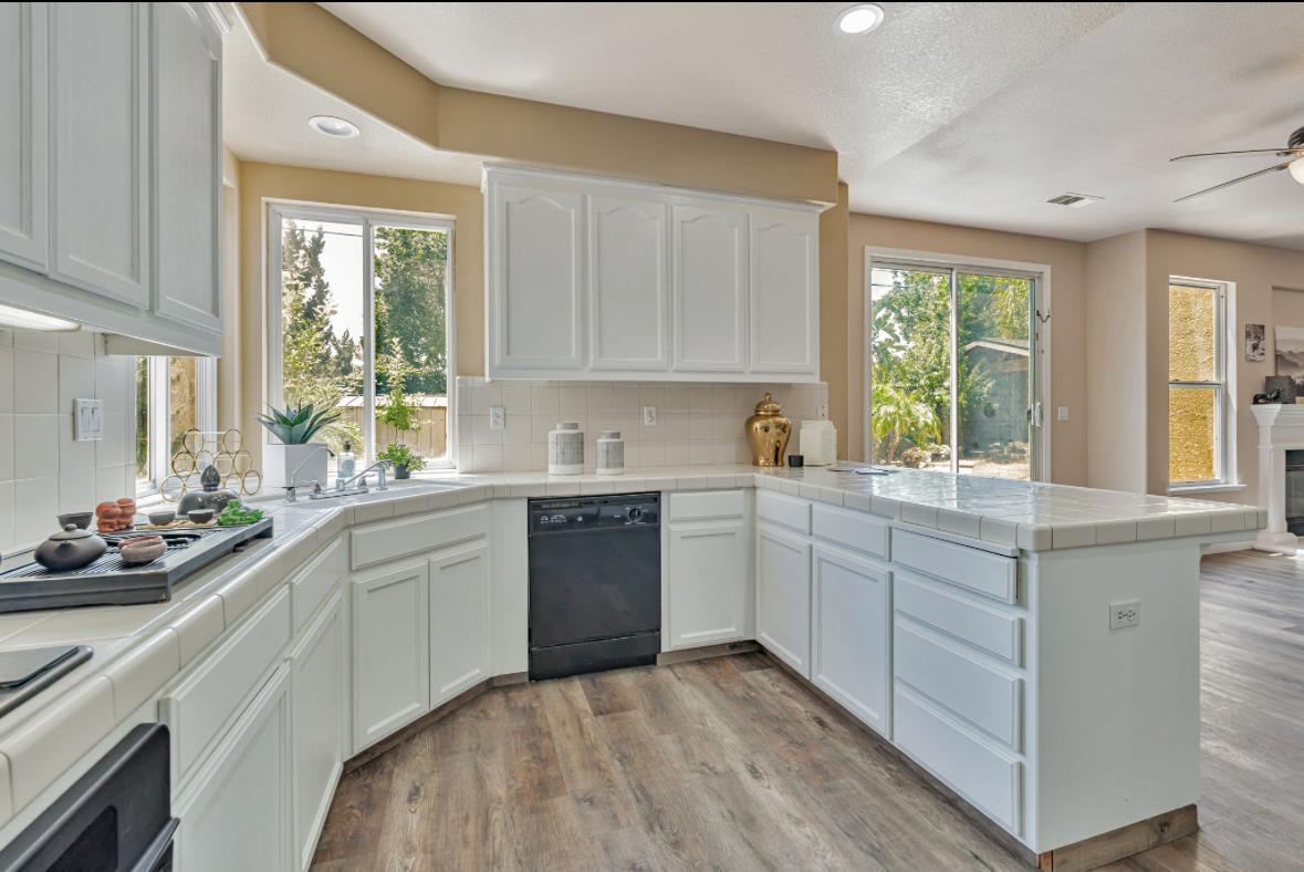 Detail Gallery Image 9 of 20 For 772 Wynyard Cir, Manteca,  CA 95337 - 4 Beds | 3 Baths