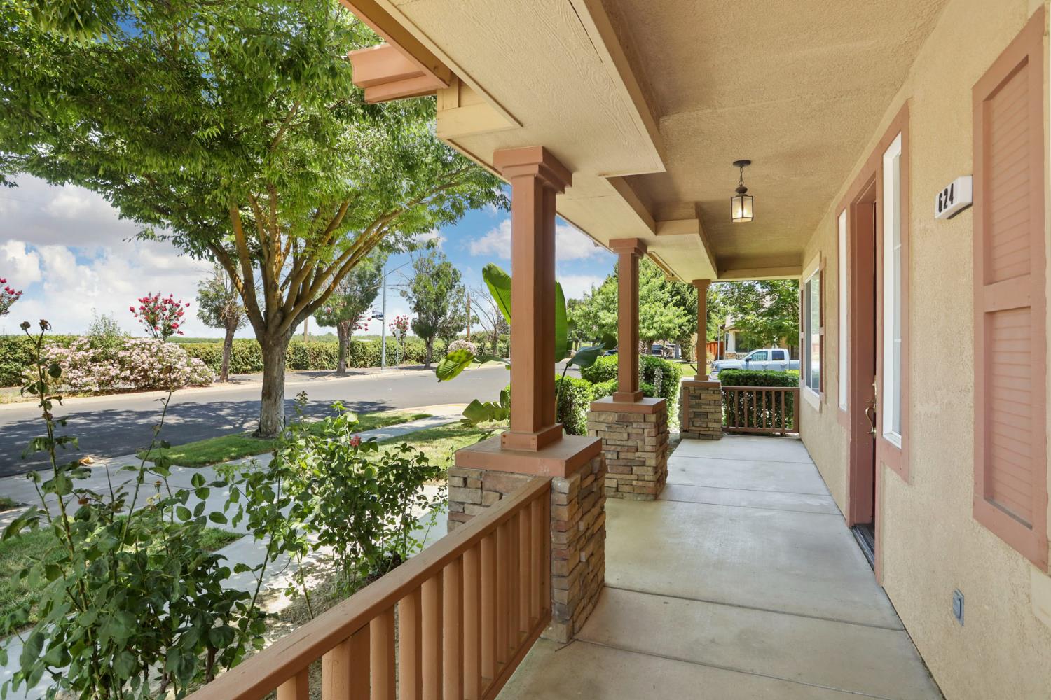 Detail Gallery Image 3 of 78 For 624 Summerton Ln, Turlock,  CA 95382 - 5 Beds | 4 Baths