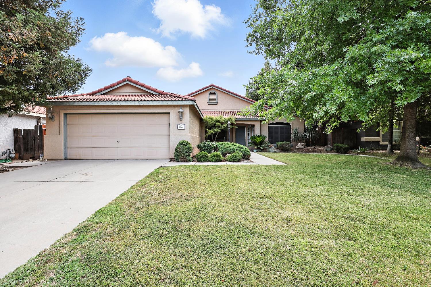 Detail Gallery Image 1 of 36 For 1620 Fairway Dr, Atwater,  CA 95301 - 4 Beds | 2 Baths