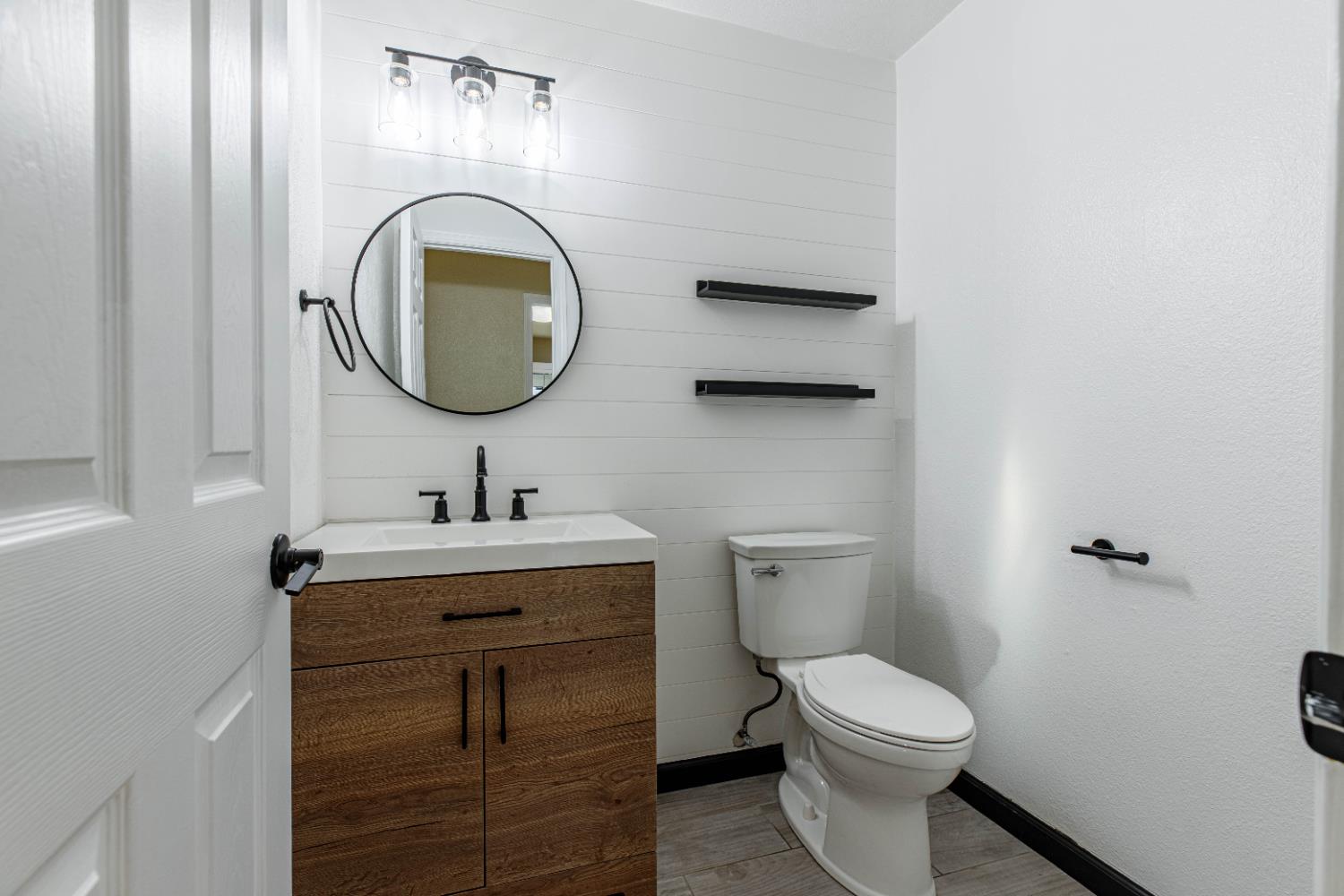 Detail Gallery Image 11 of 28 For 2408 Van Valin Pl, Modesto,  CA 95356 - 5 Beds | 2/1 Baths