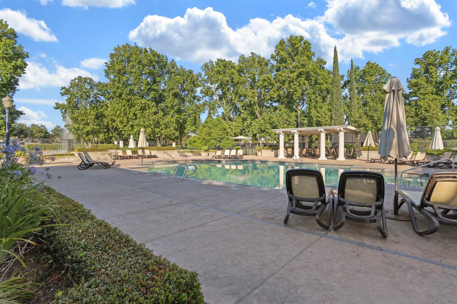 Detail Gallery Image 5 of 60 For 4240 Pinehurst Cir, Stockton,  CA 95219 - 4 Beds | 3 Baths