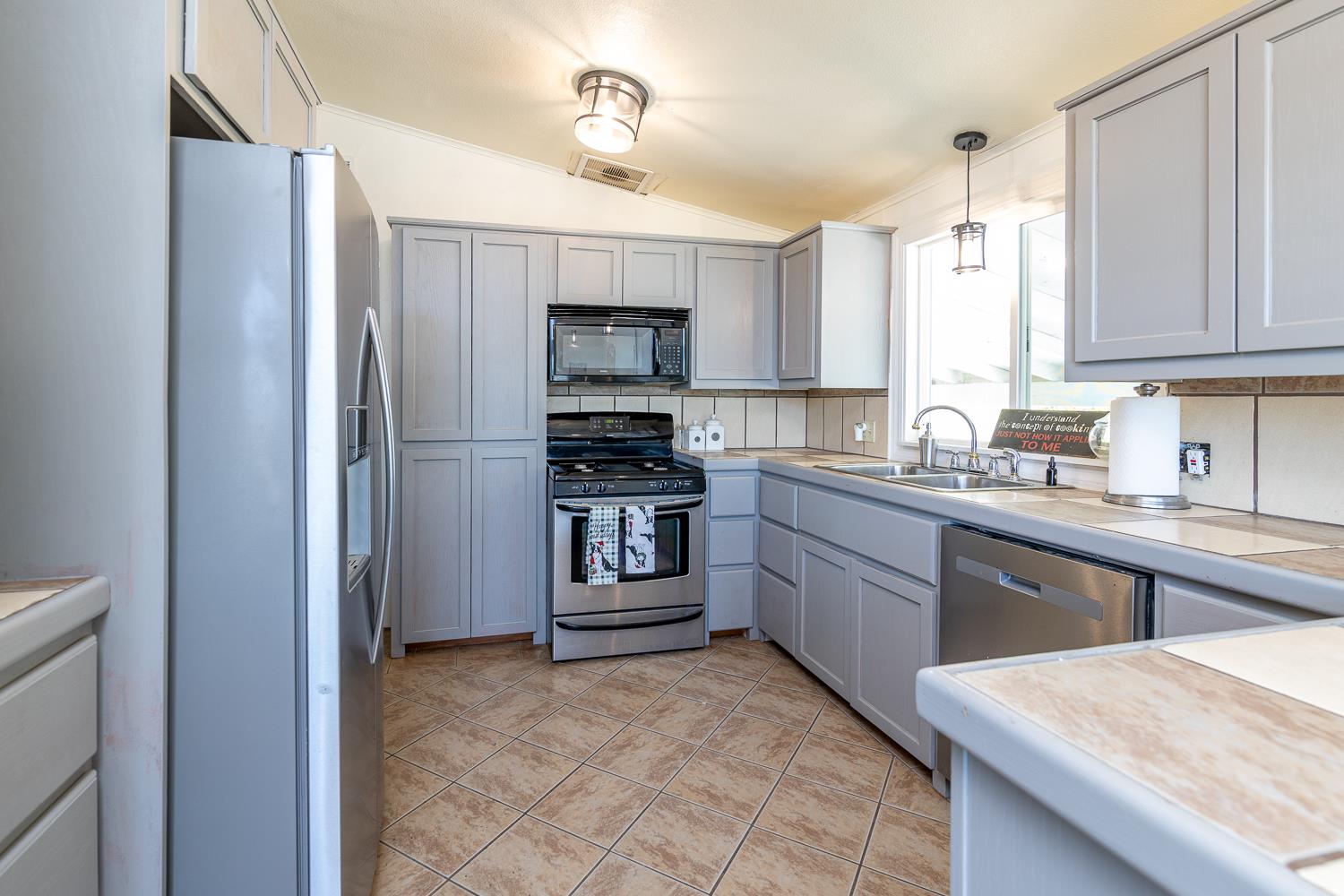 Detail Gallery Image 13 of 34 For 9570 Banderilla Dr, La Grange,  CA 95329 - 2 Beds | 3 Baths