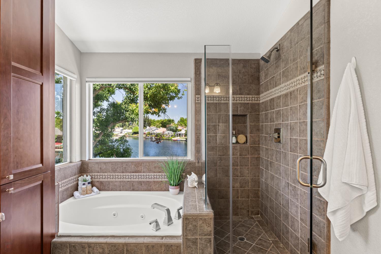 Detail Gallery Image 44 of 70 For 4231 Pinehurst Cir, Stockton,  CA 95219 - 4 Beds | 3 Baths