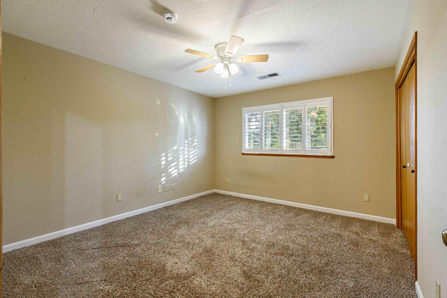 Detail Gallery Image 19 of 28 For 2408 Van Valin Pl, Modesto,  CA 95356 - 5 Beds | 2/1 Baths