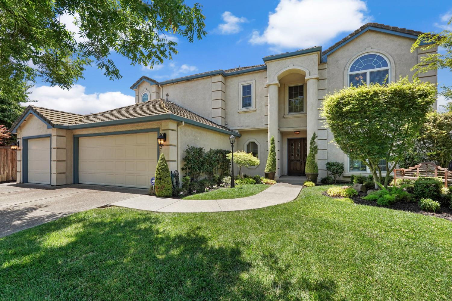 Detail Gallery Image 6 of 46 For 3551 Bluelake Cir, Stockton,  CA 95219 - 5 Beds | 4 Baths