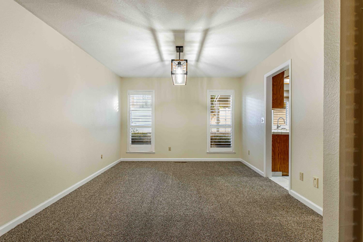 Detail Gallery Image 6 of 28 For 2408 Van Valin Pl, Modesto,  CA 95356 - 5 Beds | 2/1 Baths