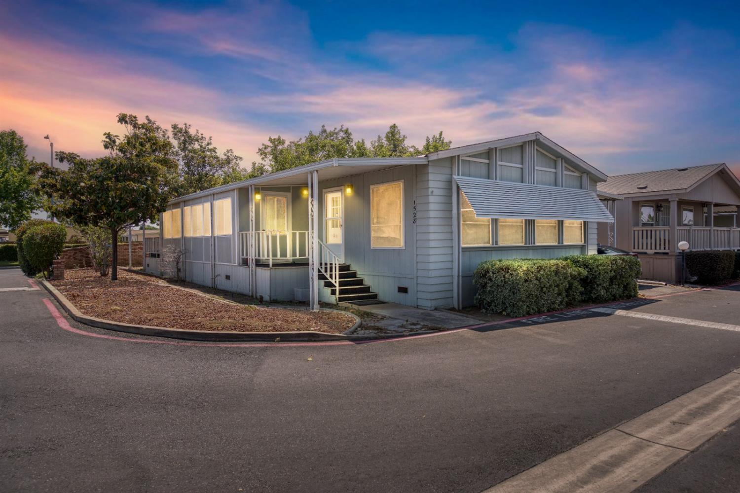 Detail Gallery Image 1 of 20 For 1528 Playground Way 125, Modesto,  CA 95355 - 3 Beds | 2 Baths
