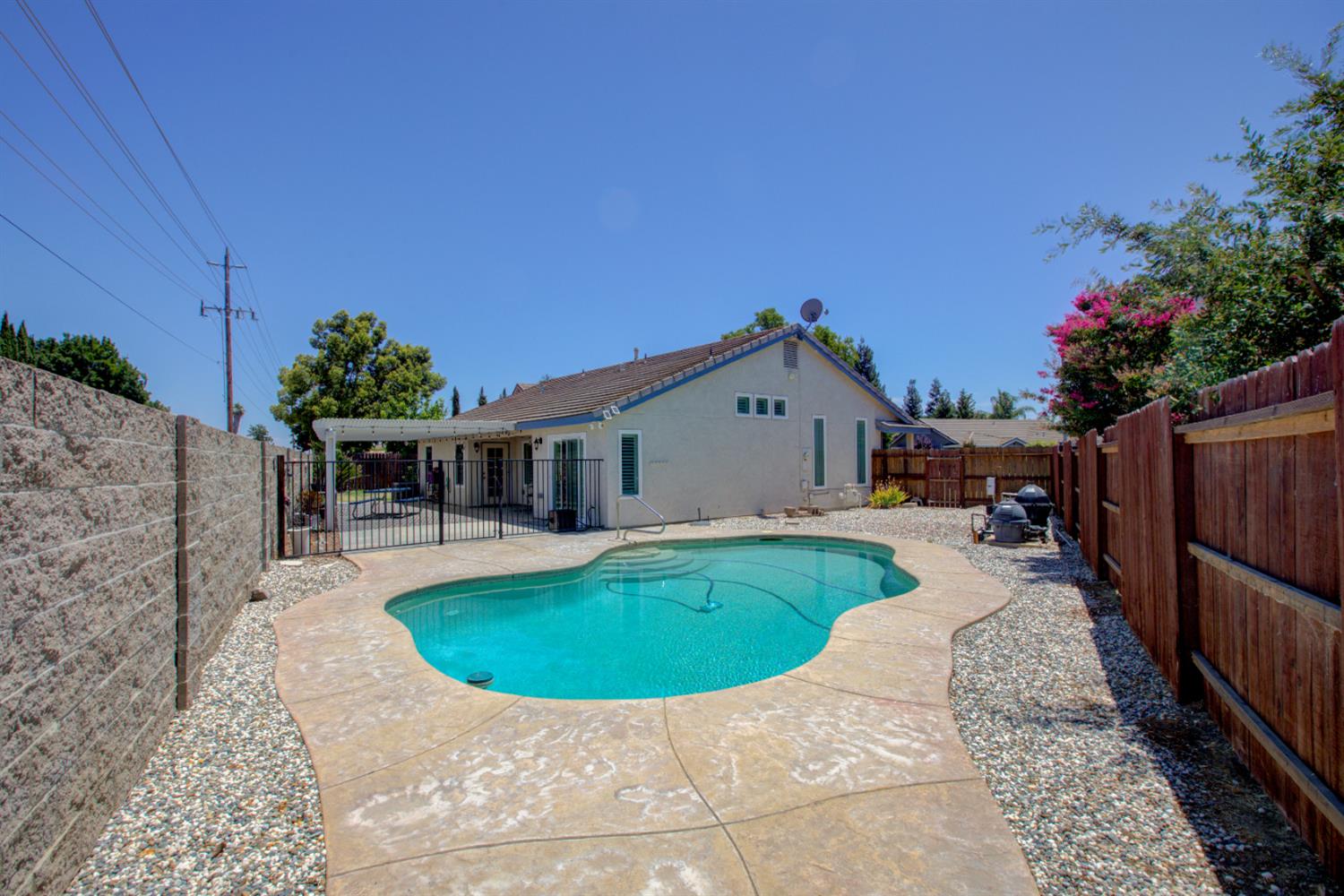 Detail Gallery Image 9 of 56 For 4925 Wild Rose Dr, Salida,  CA 95368 - 4 Beds | 2 Baths