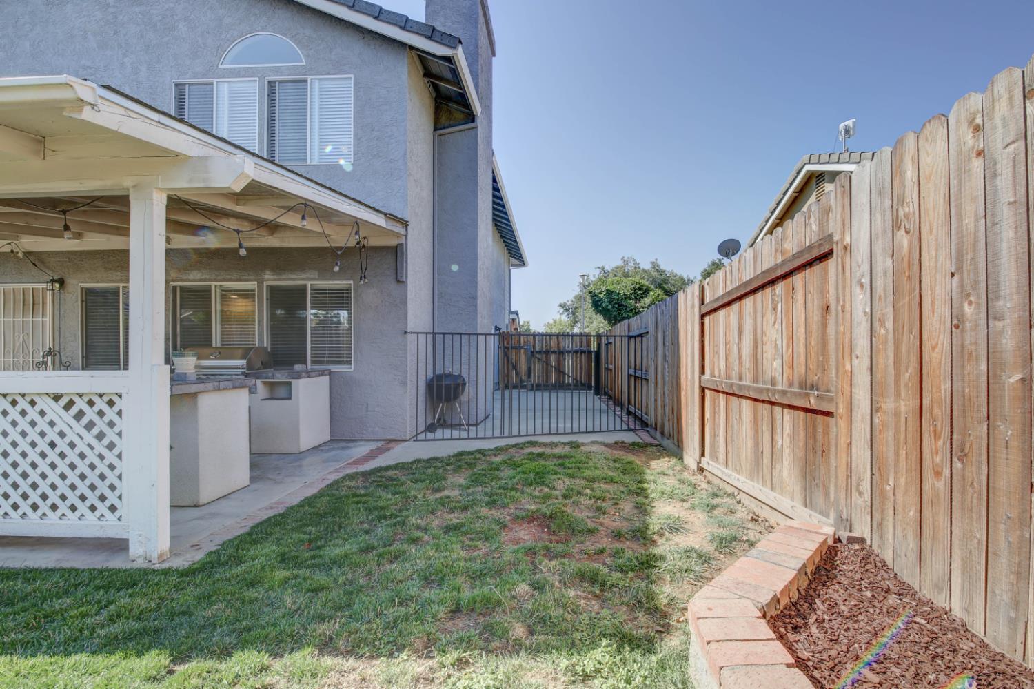 Detail Gallery Image 13 of 52 For 681 Canyon Creek Way, Galt,  CA 95632 - 4 Beds | 2/1 Baths