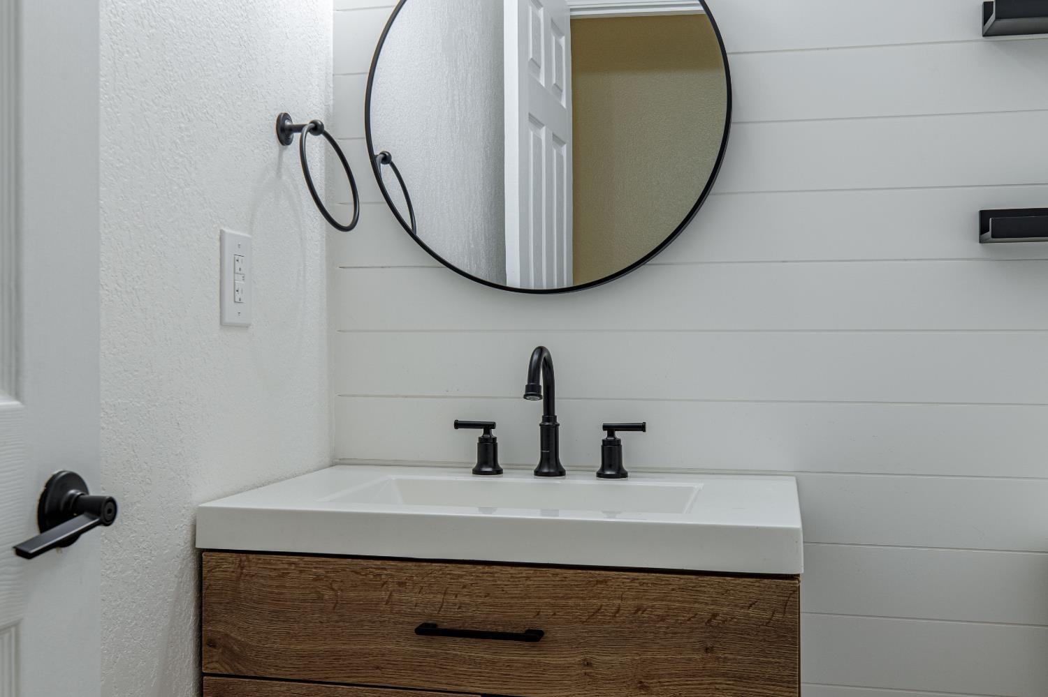 Detail Gallery Image 12 of 28 For 2408 Van Valin Pl, Modesto,  CA 95356 - 5 Beds | 2/1 Baths