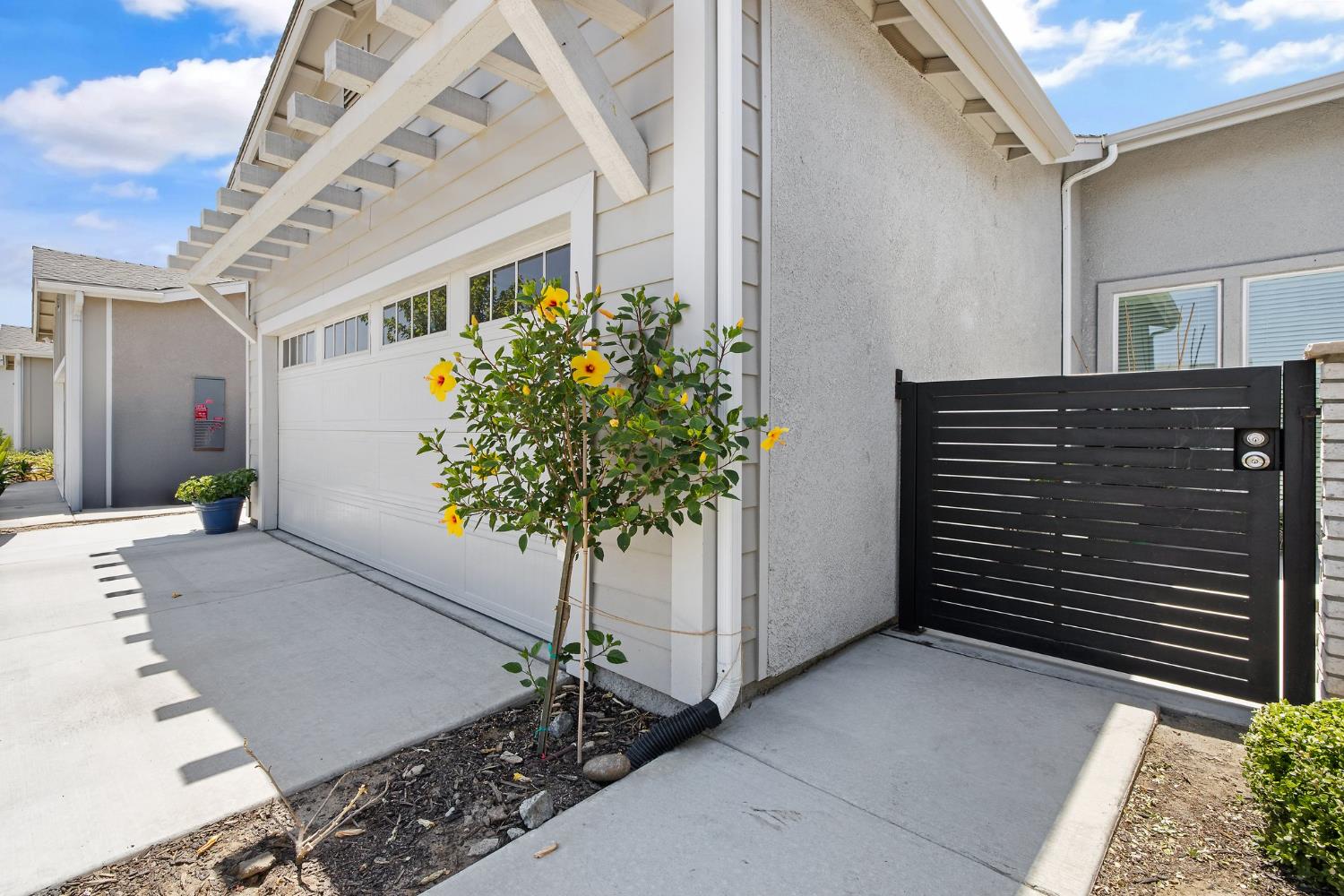 Detail Gallery Image 6 of 59 For 1938 N Frontier St, Hanford,  CA 93230 - 4 Beds | 3 Baths