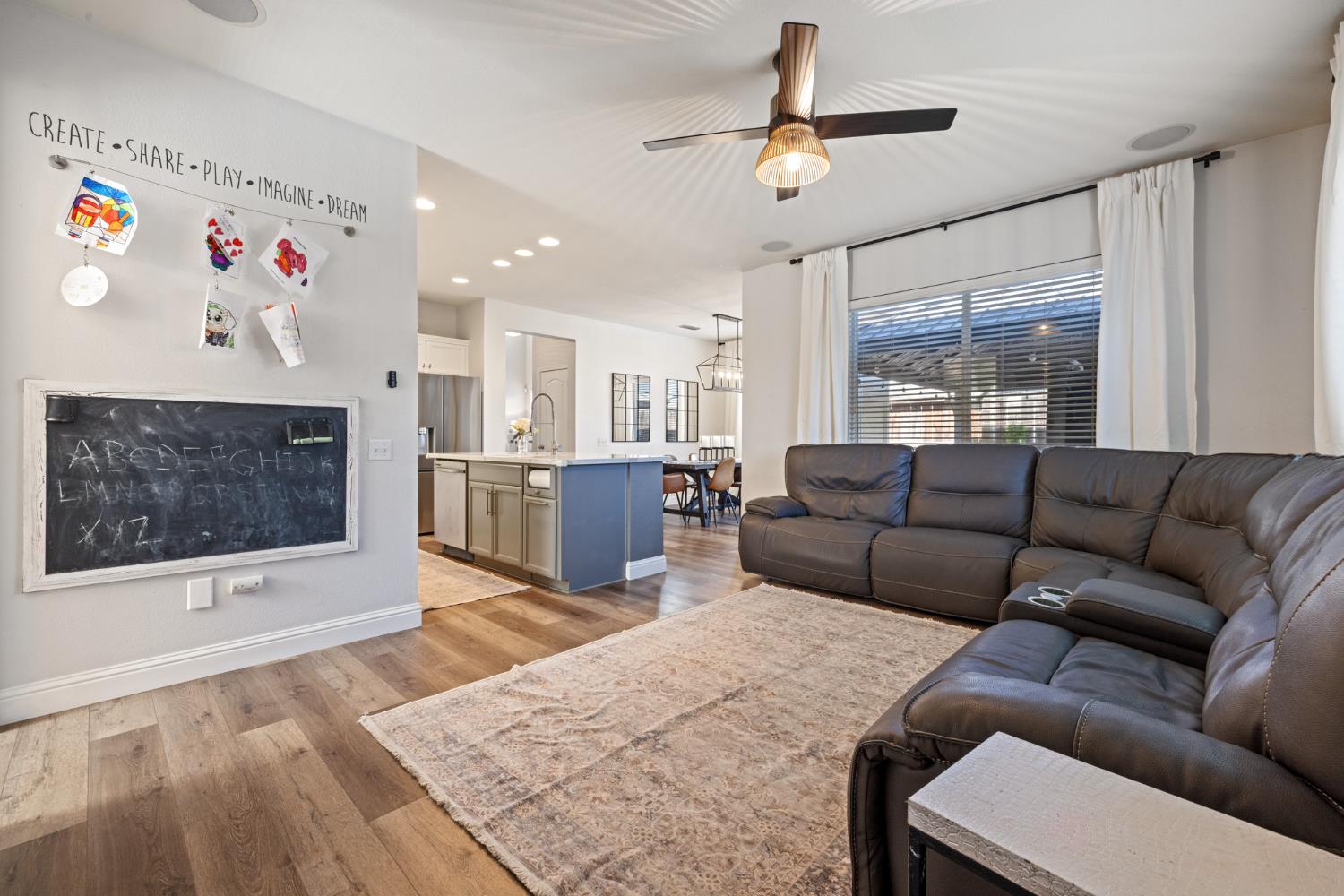 Detail Gallery Image 15 of 39 For 2312 Mountain Springs Dr, Turlock,  CA 95382 - 4 Beds | 3 Baths