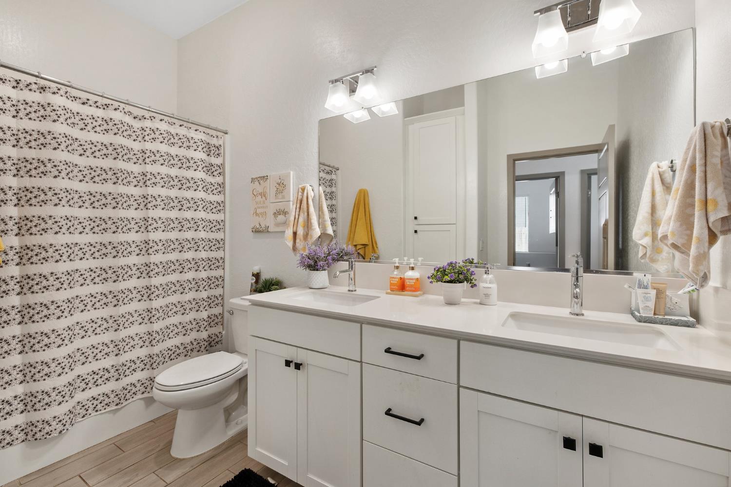 Detail Gallery Image 42 of 59 For 1938 N Frontier St, Hanford,  CA 93230 - 4 Beds | 3 Baths