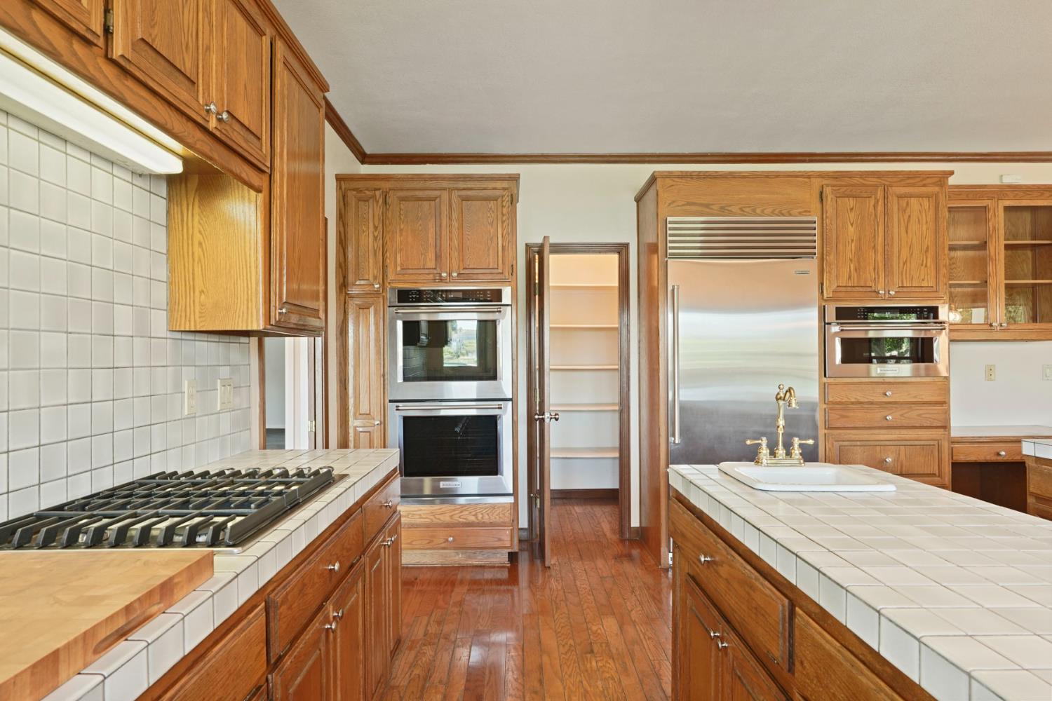 Detail Gallery Image 15 of 46 For 3551 Bluelake Cir, Stockton,  CA 95219 - 5 Beds | 4 Baths