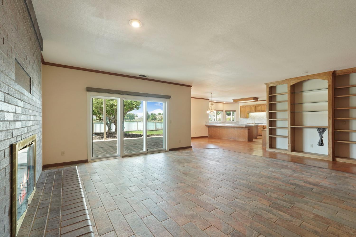 Detail Gallery Image 19 of 46 For 3551 Bluelake Cir, Stockton,  CA 95219 - 5 Beds | 4 Baths