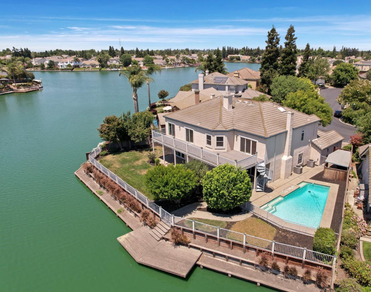 Detail Gallery Image 2 of 46 For 3551 Bluelake Cir, Stockton,  CA 95219 - 5 Beds | 4 Baths