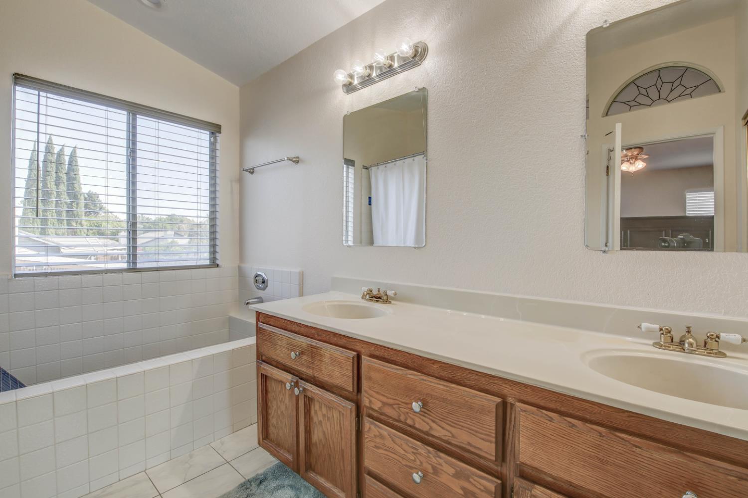 Detail Gallery Image 45 of 52 For 681 Canyon Creek Way, Galt,  CA 95632 - 4 Beds | 2/1 Baths