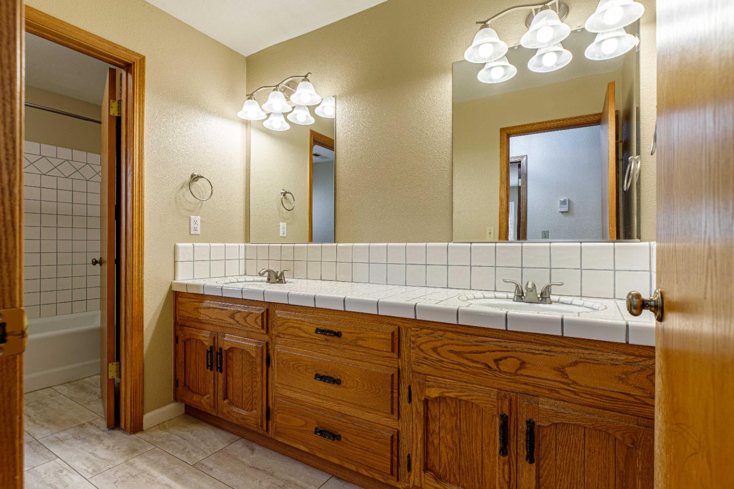 Detail Gallery Image 21 of 28 For 2408 Van Valin Pl, Modesto,  CA 95356 - 5 Beds | 2/1 Baths