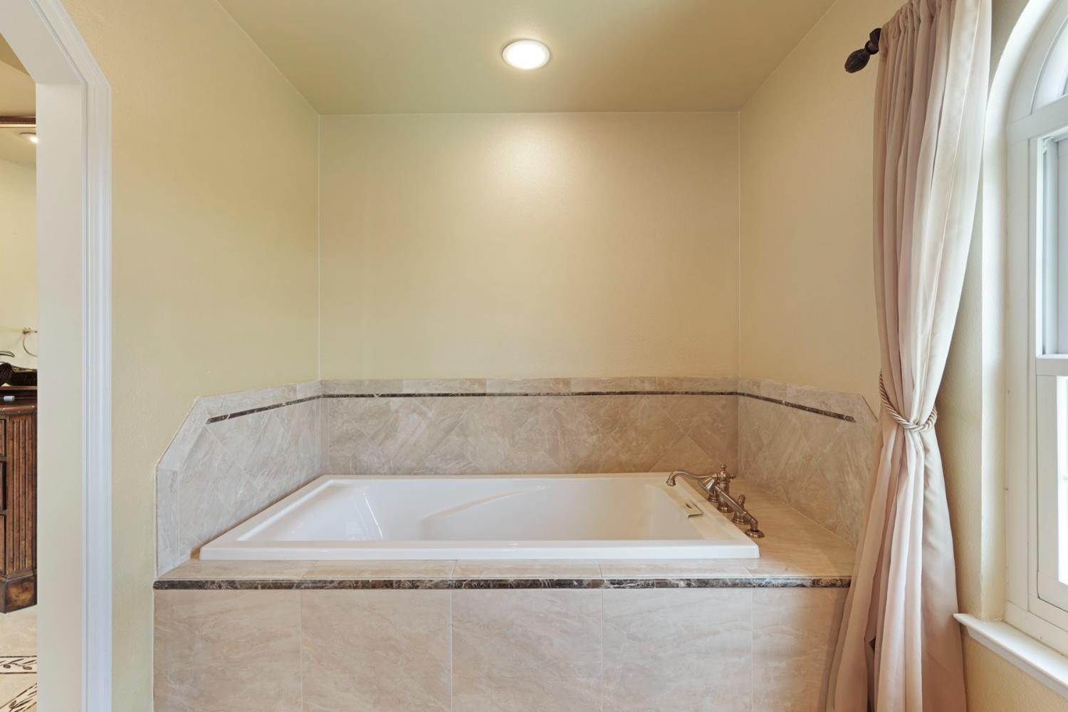 Detail Gallery Image 32 of 46 For 3551 Bluelake Cir, Stockton,  CA 95219 - 5 Beds | 4 Baths