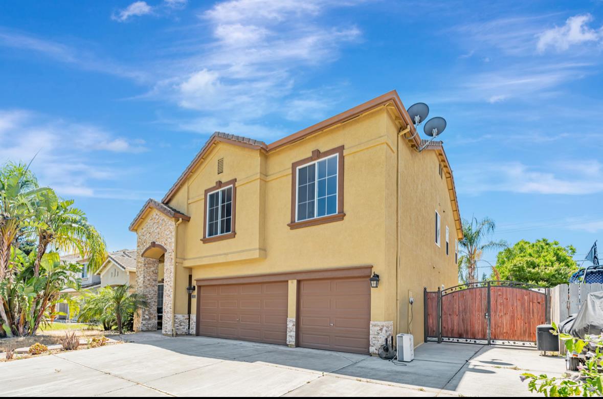 Detail Gallery Image 2 of 20 For 772 Wynyard Cir, Manteca,  CA 95337 - 4 Beds | 3 Baths