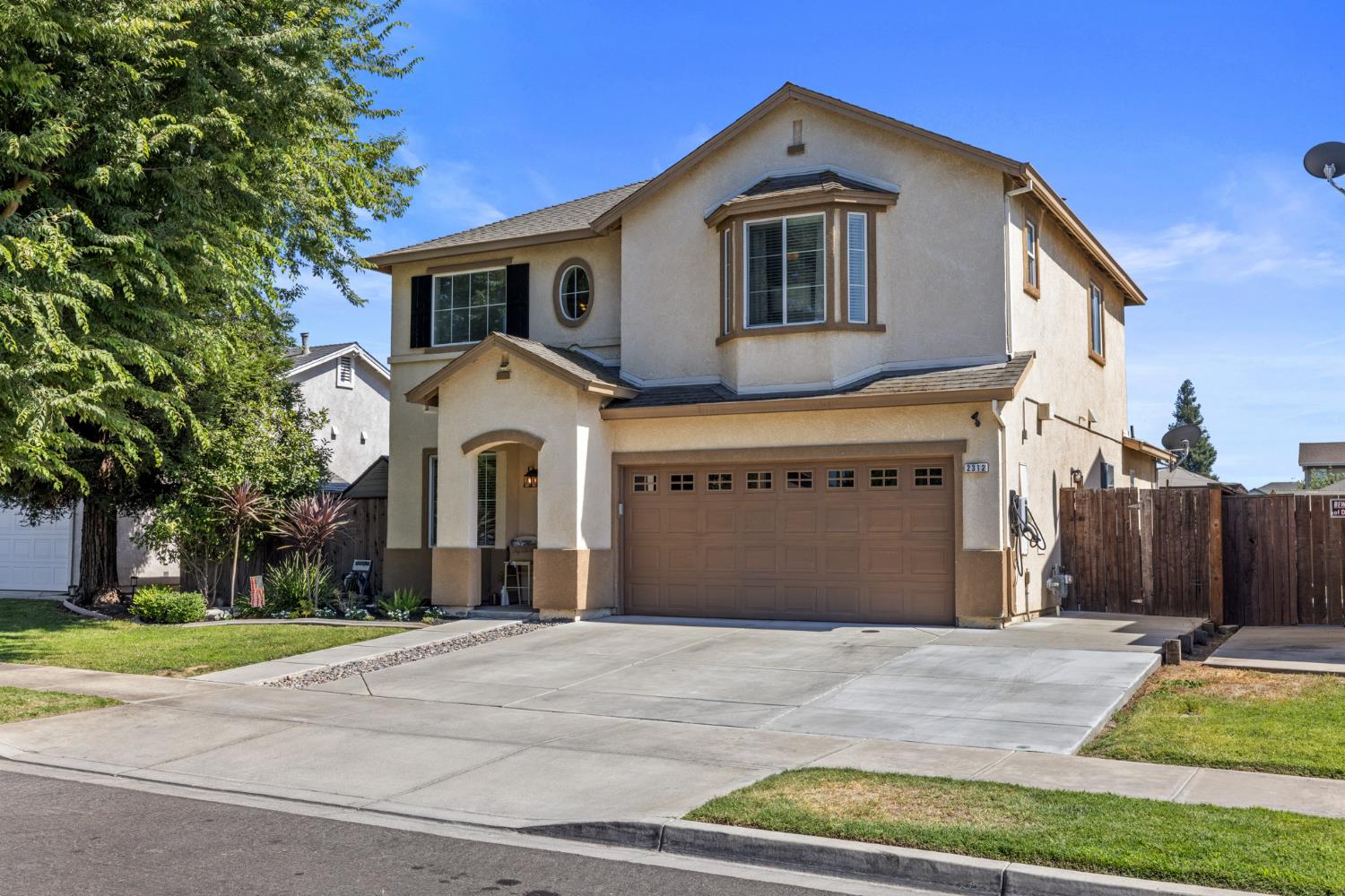 Detail Gallery Image 2 of 39 For 2312 Mountain Springs Dr, Turlock,  CA 95382 - 4 Beds | 3 Baths