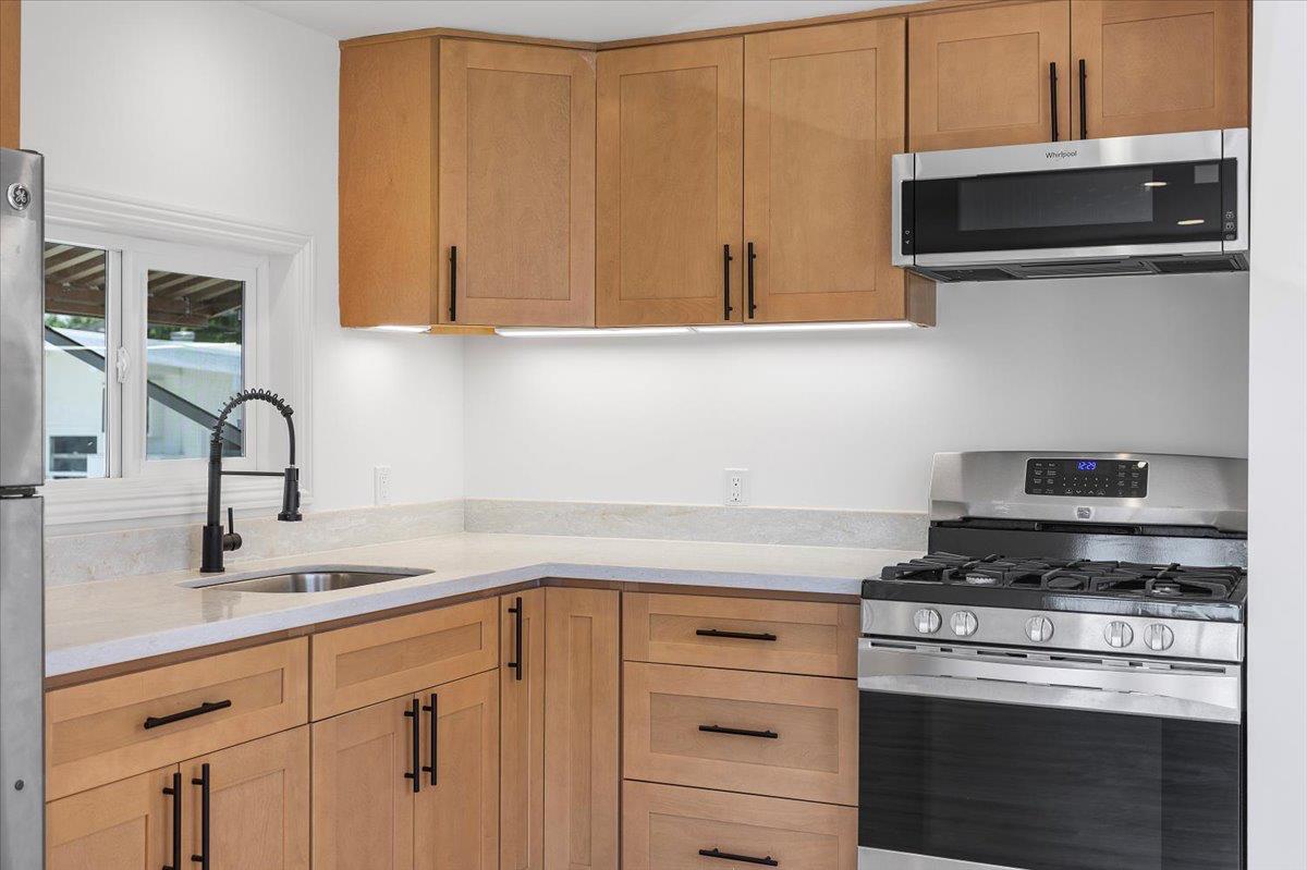Detail Gallery Image 9 of 17 For 555 Mclaughlin Avenue 42, San Jose,  CA 95116 - 1 Beds | 1 Baths